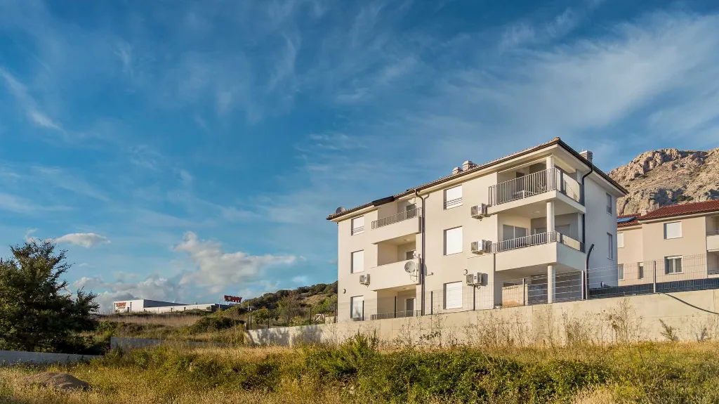 Apartment with Mountain and Sea Views in Baška