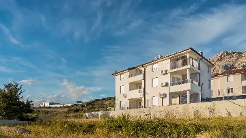 Apartment with Mountain and Sea Views in Baška