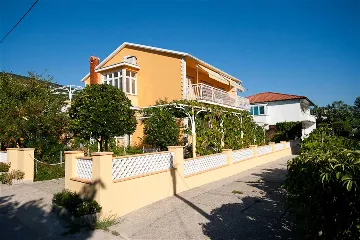 Baška Studio Apartment with Terrace and BBQ