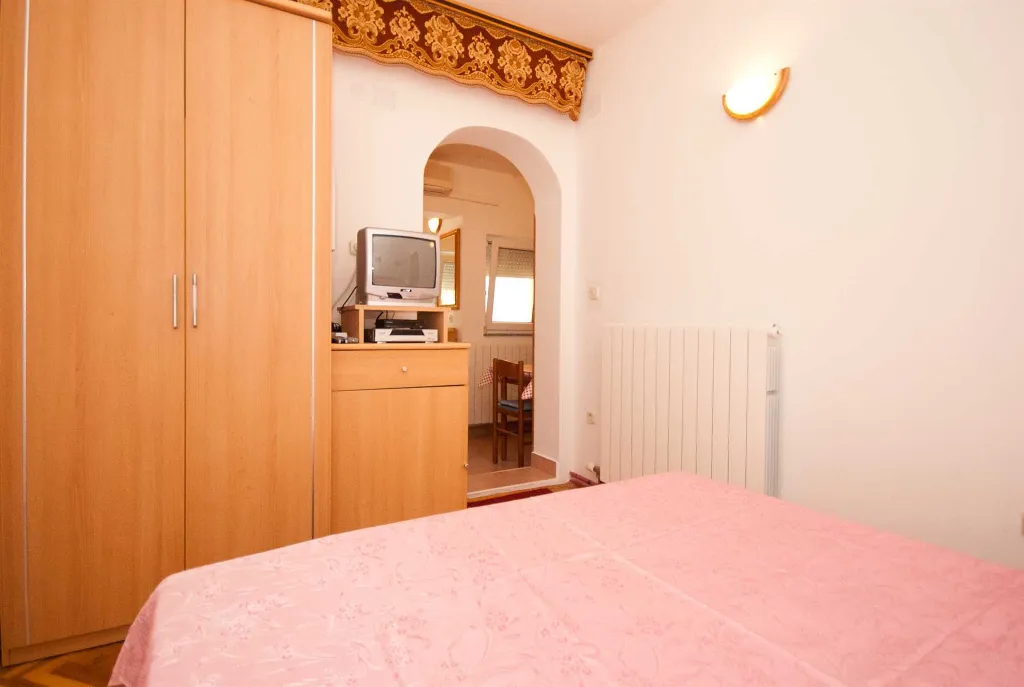 Baška Studio Apartment with Terrace and BBQ