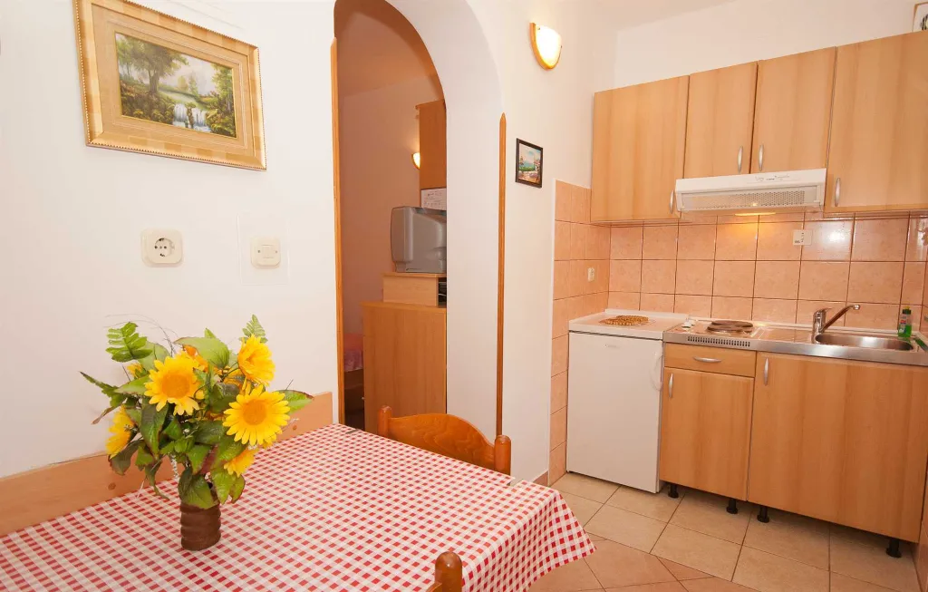 Baška Studio Apartment with Terrace and BBQ