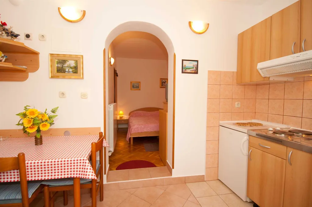 Baška Studio Apartment with Terrace and BBQ