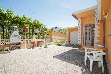 Baška Studio Apartment with Terrace and BBQ