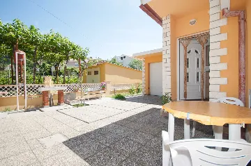 Baška Studio Apartment with Terrace and BBQ