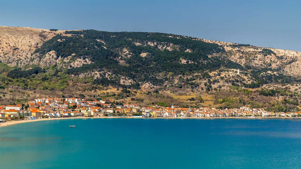 1-Bedroom Apartment with Parking in Baška