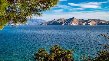 1-Bedroom Apartment with Parking in Baška