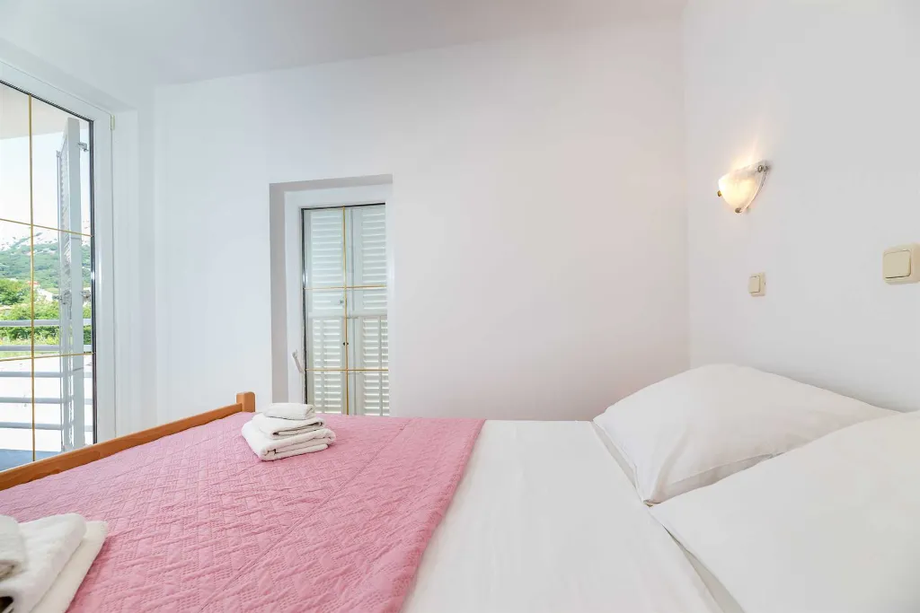 Baška Apartment for Up to 6 Guests with Balcony