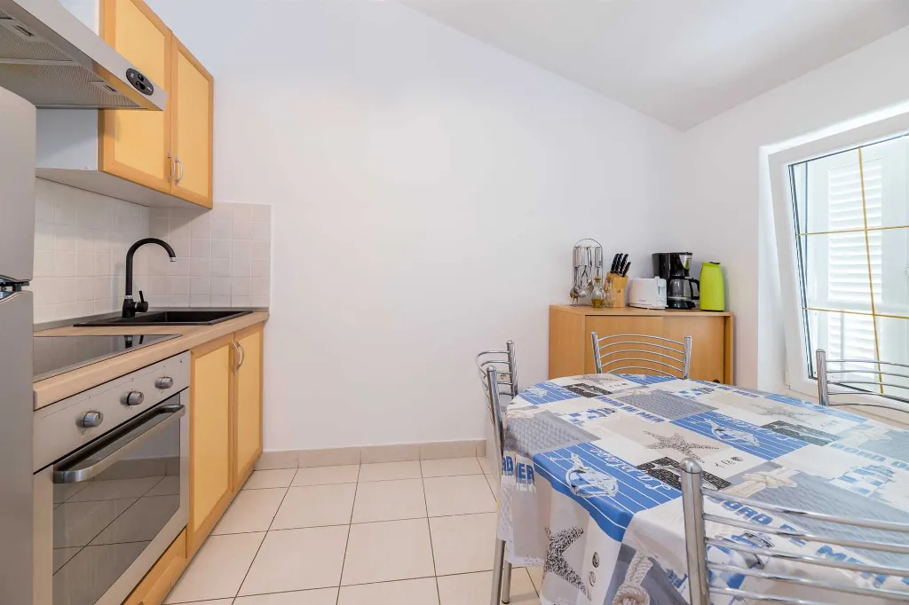 Baška Apartment for Up to 6 Guests with Balcony