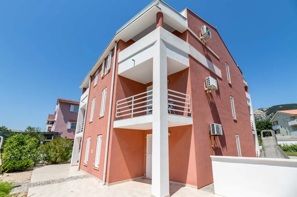 Baška Apartment for Up to 6 Guests with Balcony