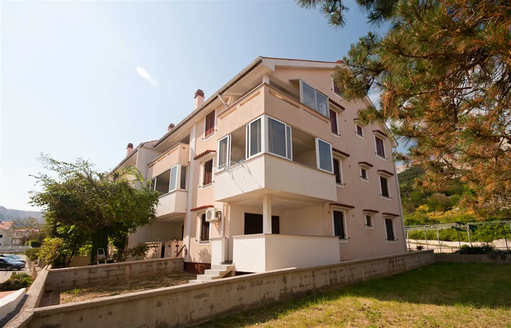 2-Bedroom Apartment for up to 5 in Baška