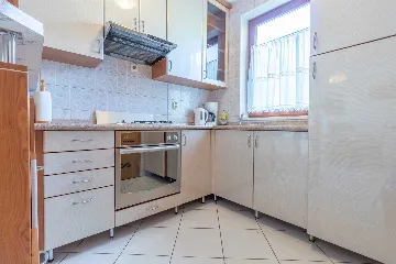 2-Bedroom Apartment for up to 5 in Baška