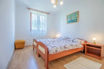 2-Bedroom Apartment for up to 5 in Baška