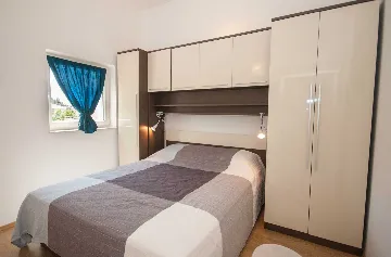 Pet-Friendly Apartment in Baška with Parking