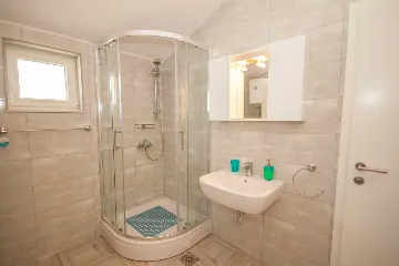 Pet-Friendly Apartment in Baška with Parking