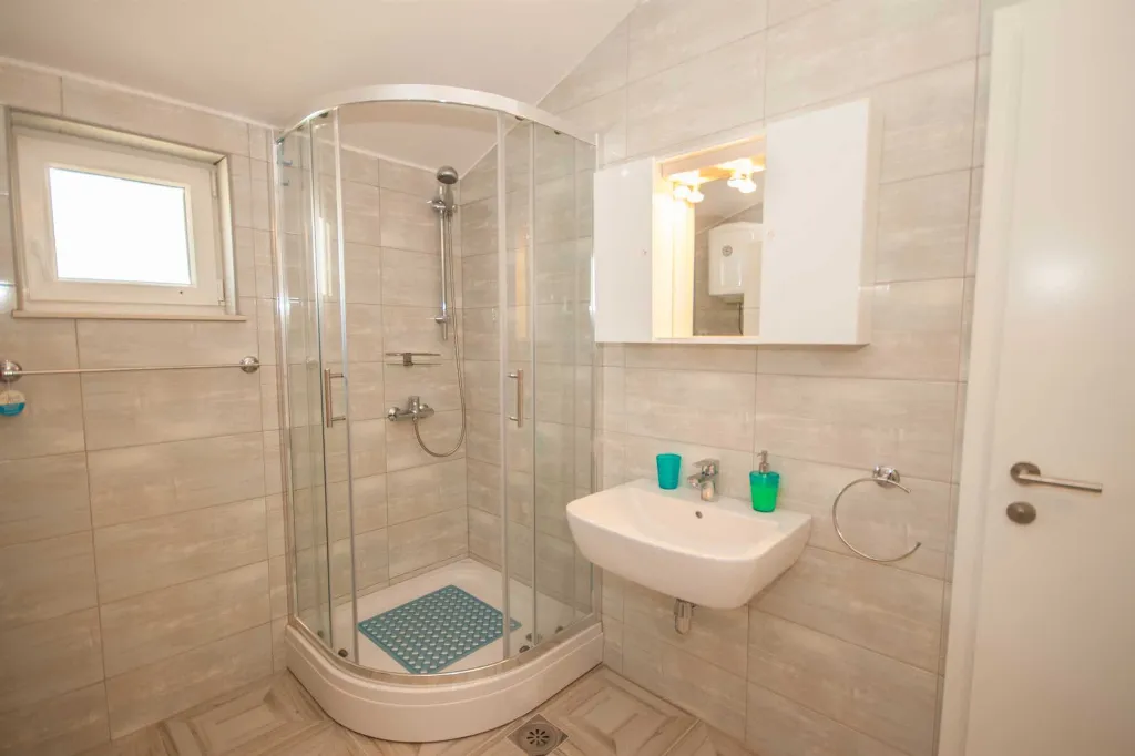 Pet-Friendly Apartment in Baška with Parking