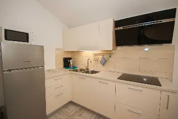 Pet-Friendly Apartment in Baška with Parking