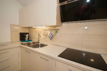 Pet-Friendly Apartment in Baška with Parking