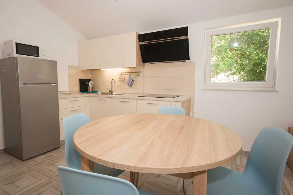Pet-Friendly Apartment in Baška with Parking