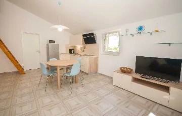 Pet-Friendly Apartment in Baška with Parking