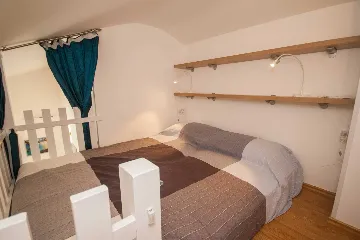 Pet-Friendly Apartment in Baška with Parking