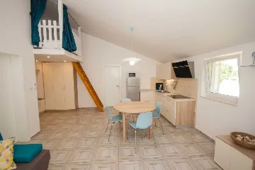 Pet-Friendly Apartment in Baška with Parking