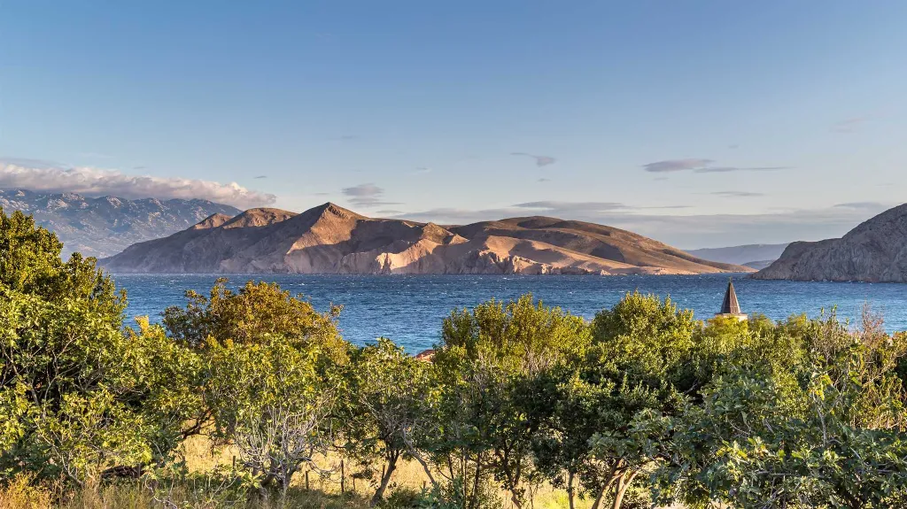 Pet-Friendly Apartment in Baška with Parking