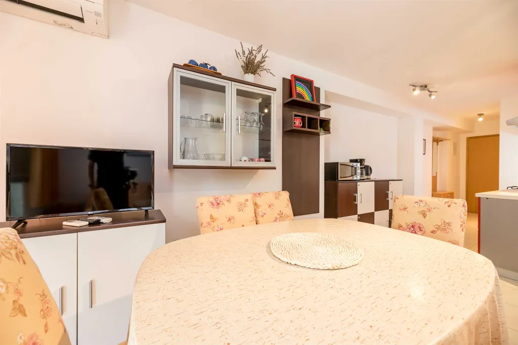 Apartment in Baška with Terrace for Up to 4 Guests