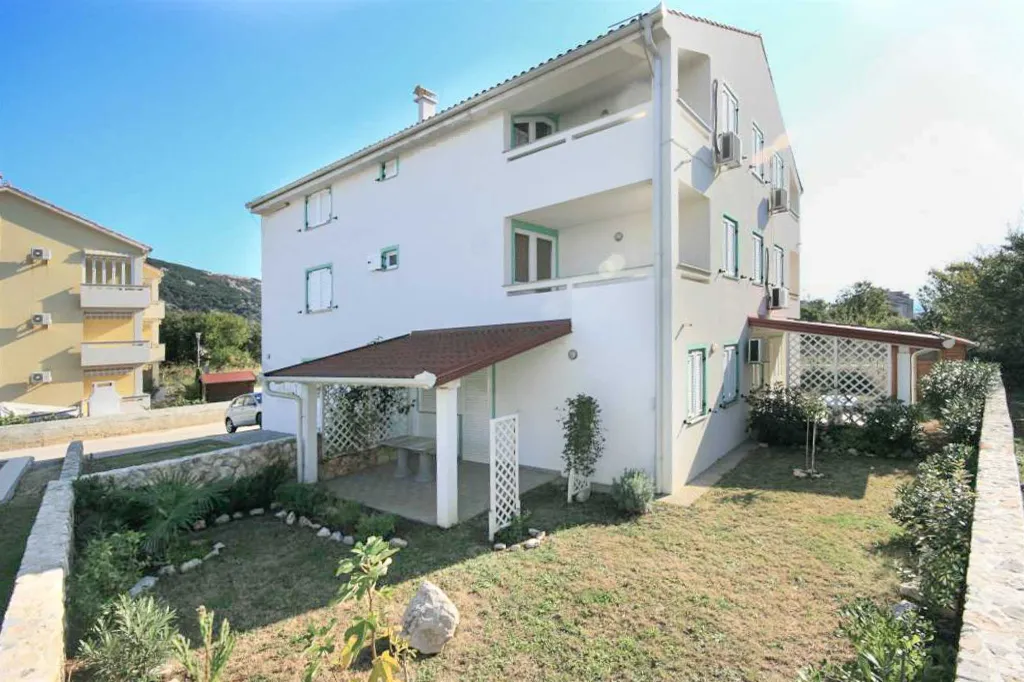 2-Bedroom Apartment in Baška with Terrace & Grill