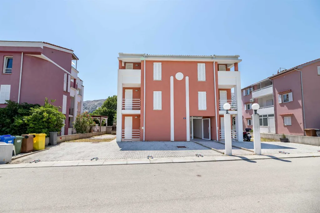 Two-Bedroom Apartment near the Beach in Baška