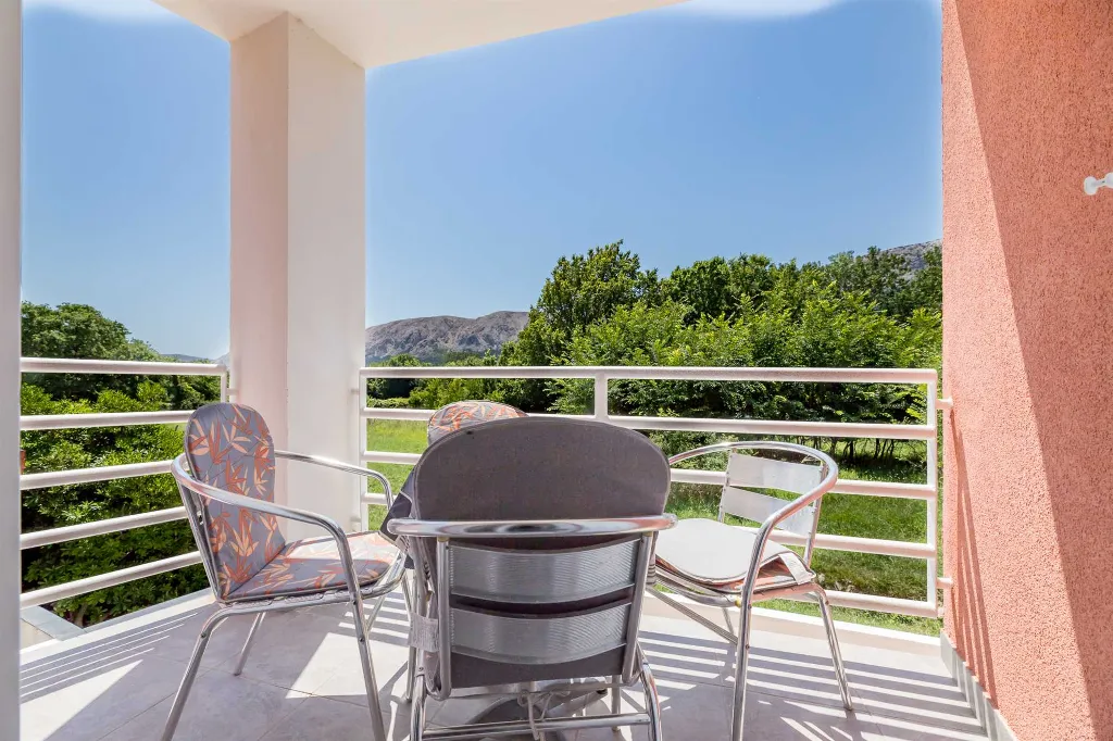 Two-Bedroom Apartment in Baška for Up to 6 Guests