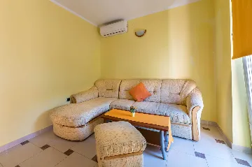 Baška Apartment with 2 Bedrooms and Wi‑Fi