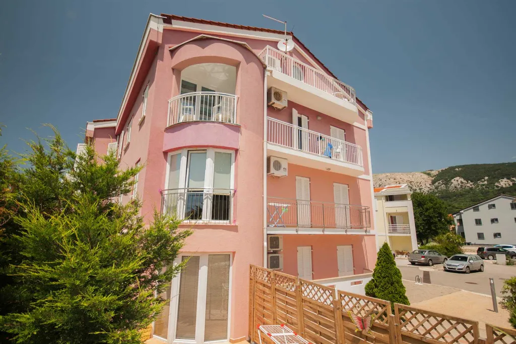 Two-Bedroom Apartment with Terrace in Baška