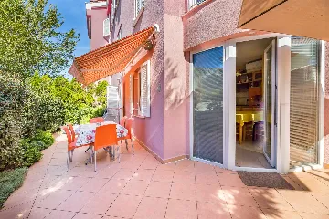 Two-Bedroom Apartment with Terrace in Baška