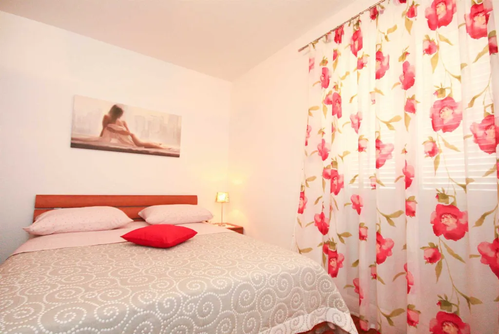 Two-Bedroom Apartment with Terrace in Baška