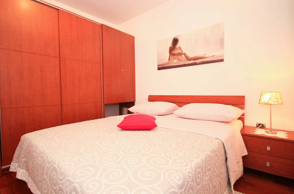Two-Bedroom Apartment with Terrace in Baška