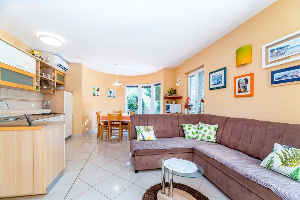 Two-Bedroom Apartment with Terrace in Baška