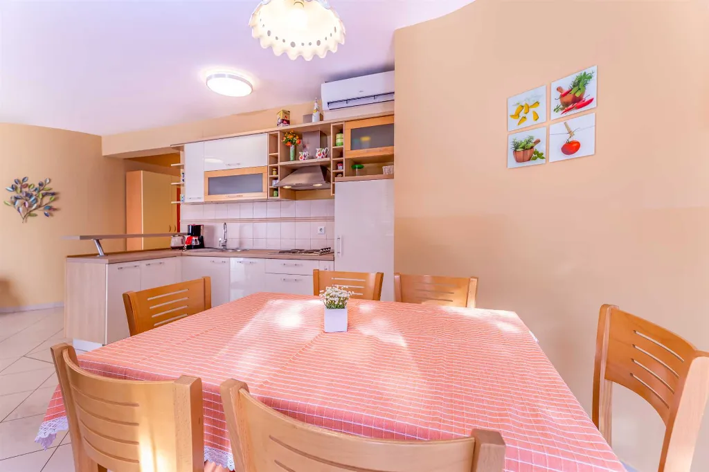 Two-Bedroom Apartment with Terrace in Baška