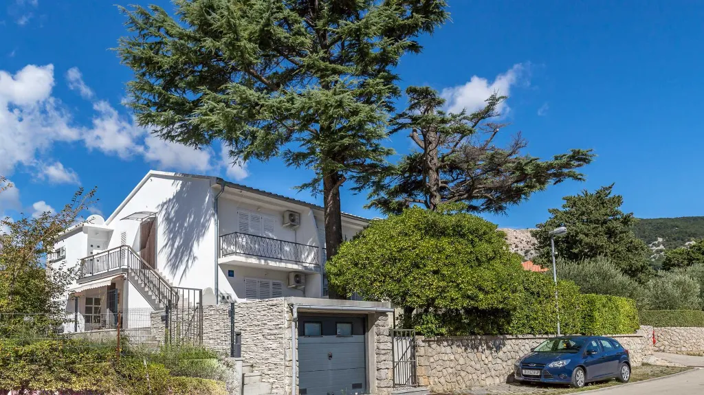 Studio Apartment in Baška for 2 Guests with Parking