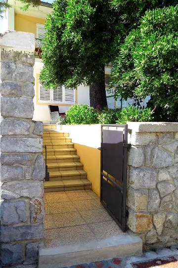 Studio Apartment in Baška for 2 Guests with Parking