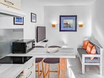 Studio Apartment in Baška for 2 Guests with Parking