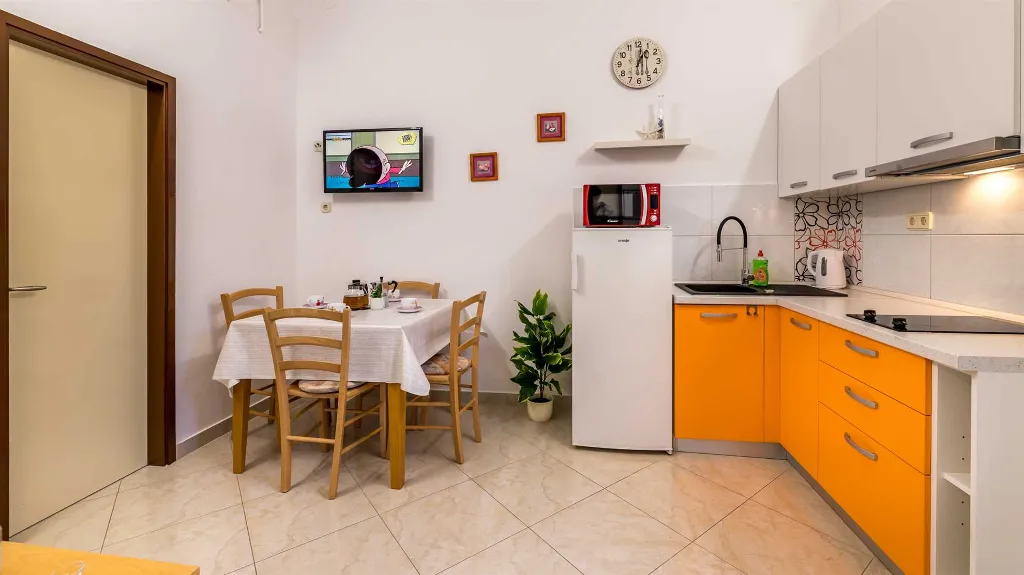 Baška Apartment with Pool for up to 4 Guests