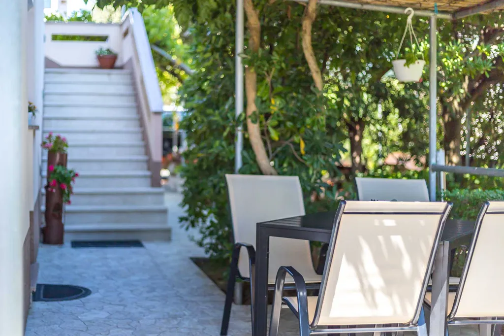 Baška Apartment with Pool for up to 4 Guests