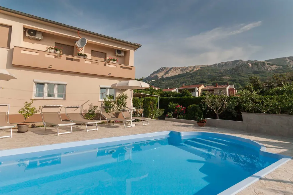 Baška Apartment with Pool for up to 4 Guests