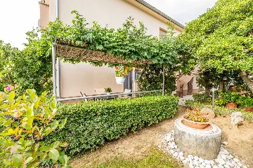 Baška Apartment with Pool for up to 4 Guests