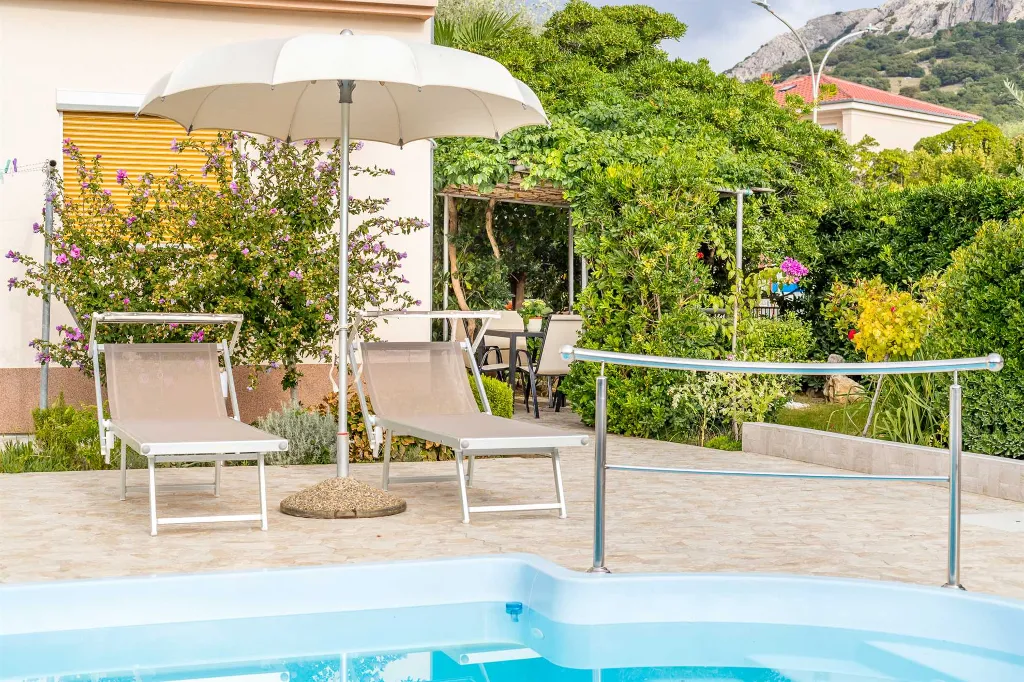 Baška Apartment with Pool for up to 4 Guests