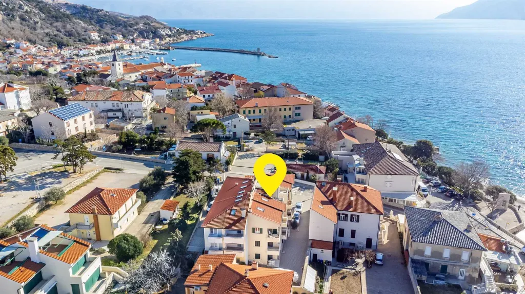 Apartment for Up to 5 with Balcony in Baška