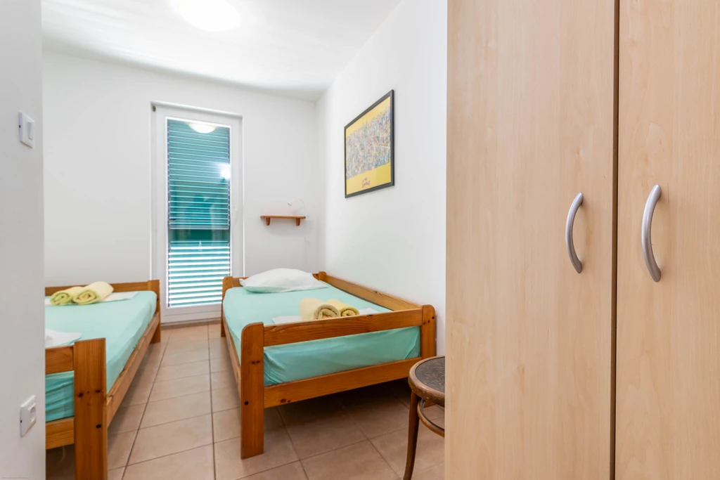 Apartment for Up to 5 with Balcony in Baška