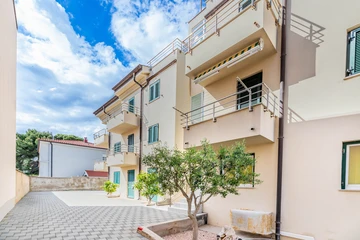 Apartment for Up to 5 with Balcony in Baška