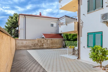 Apartment for Up to 5 with Balcony in Baška