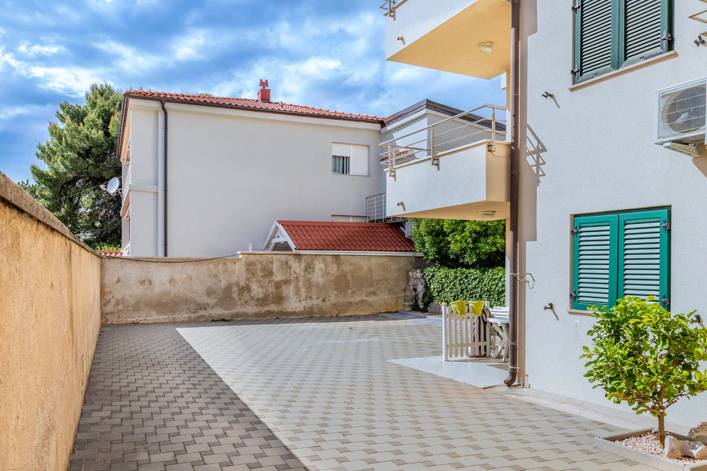 Apartment for Up to 5 with Balcony in Baška